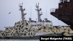 25 листопада російські силовики біля берегів Криму захопили три українські кораблі і 24 членів їхніх екіпажів
