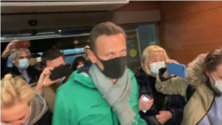 Alexei Navalnîi reținut pe aeroportul din Moscova, 17 decembrie 2021.