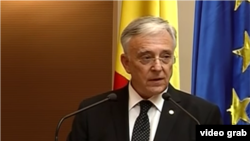 Mugur Isarescu a încercat să-i prevină pe liderii guvernamentali că ar putea urma 40 de ani de deșert financiar