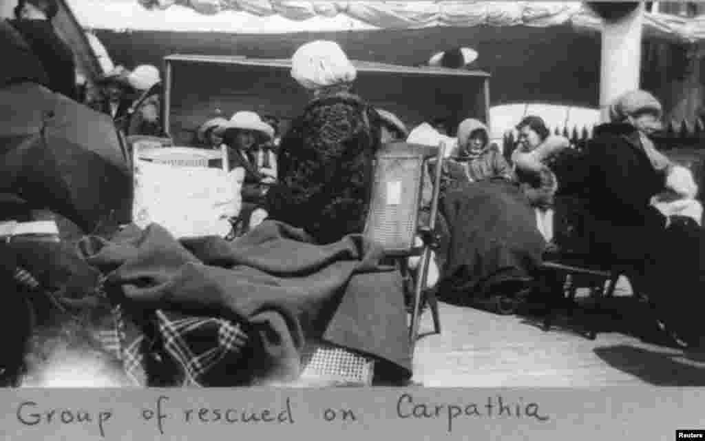 Carpathia gəmisinə çatan sərnişinlər. 