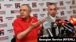 "სტერეო +"-ის დამფუძნებელი დავით ზილფიმიანი (მარცხნივ) და მე-9 არხის გენერალური დირექტორი კახა ბექაური