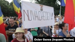 Medicii se confruntă cu pacienți care au căzut victime ale teoriilor conspirației propagate în contextul pandemiei de coronavirus