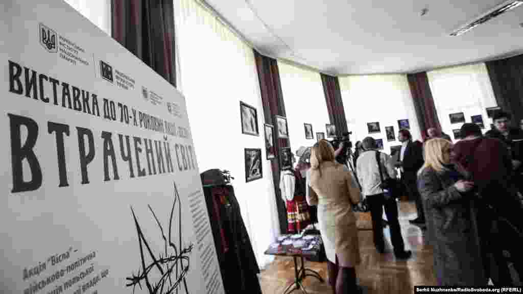 У 1944 між урядами УРСР і Польщі було підписано «Угоду про взаємний обмін населенням у прикордонних районах». Це було перше виселення українців зі споконвічних українських земель, що на той час належали Польщі, котре передувало операції «Вісла» та яке, за умовами Угоди, мало бути винятково добровільним, проводилося найчастіше примусово та із застосуванням військової сили