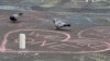 Inscripții pe trotuar la Bruxelles după atacurile teroriste din 22 martie 2016...