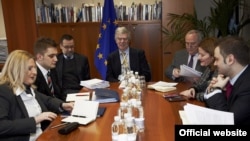 Pamje nga një prej takimeve të palëve në dialogun teknik Kosovë-Serbi në Bruksel.