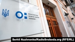 МОН у 2024 році скасувало вступ на денну форму навчання за контрактом та відкоригувало правила щодо поновлення навчання в аспірантурі.