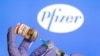 Doza e tretë e vaksinës Pfizer kundër koronavirusit rezulton efektive edhe ndaj variantit Omicron. Fotografi nga arkivi.