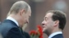 Дмитрий Медведев и Владимир Путин теряют рейтинг