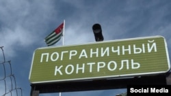 Президент поинтересовался, почему на абхазской стороне на контрольно-пропускном посту Псоу многочасовые заторы автотранспорта