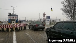 Всього протягом вихідних військовослужбовці Держприкордонслужби оформили в обох напрямках близько 20 тисяч громадян