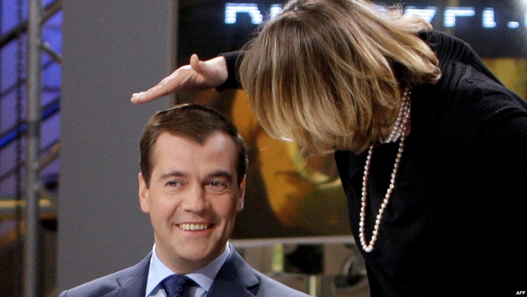 Medvedev u pripremi za TV nastup