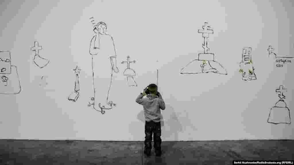 Історія, яку потрібно слухати. Частина інсталяції Алевтини Кахідзе &laquo;Історія міста Полуниці Андріївни, або Жданівка&raquo; 2016 року. Алевтина Кахідзе родом з Донбасу, і це її невелика розповідь про втрачений дім