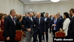ფაშინიანი ხვდება სტამბოლში სომხური თემის წარმომადგენლებს.