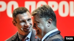 Віталій Кличко (ліворуч) та Петро Порошенко. Архівне фото