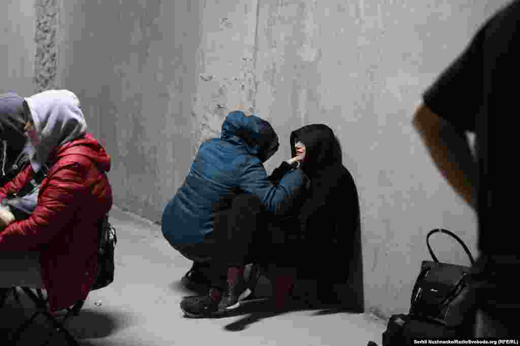 Киевляне в убежище во время налета