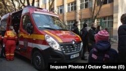 Școala 133 din Capitală, igienizată recent, a fost evacuată după ce mai mulți elevi au spus că nu se simt bine 