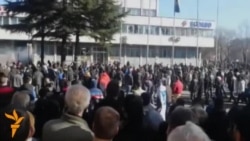 Тузла: Демонстрантите ја запалија зградата на локалните власти