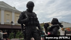 Пам'ятник «ввічливим людям» у Сімферополі