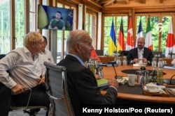 Președintele Ucrainei, Volodimir Zelenski, participă la summitul G7 prin videoconferință, Germania, 27 iunie 2022.