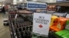 „Războiul comercial” între Statele Unite și Canada, vizibil încă înainte de a începe, într-un magazin de băuturi alcoolice din Vancouver