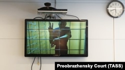 Олексій Навальний зазначає, що в російському списку «Форбс» 200 позицій, з них під санкціями Європейського Союзу, США чи Великої Британії 46 осіб