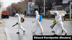 Imagine din timpul unei dezinfectări, ca măsură împotriva pandemiei de coronavirus.