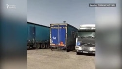 Täjigistana barýan awtoulaglar serhetden geçip bilmän Sarahsda galýar