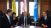 Президент України Петро Порошенко (ліворуч), керівник Польщі Броніслав Коморовський (у центрі) і генеральний секретар ООН Пан Ґі Мун. Гданськ, 7 травня 2015 року