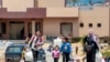 Palestinienii strămutați care au plecat cu bunurile lor din Rafah, în sudul Fâșiei Gaza, în urma unui ordin de evacuare al armatei israeliene, 6 mai 2024.