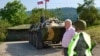 Посол России в Армении Сергей Копыркин посещает дислоцированных в Сюнике российских миротворцев (архив)