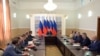Владимир Путин на совещании с членами Совета безопасности в аннексированном Россией Крыму
