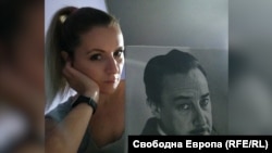 Калояна Климентова до снимка на френския писател Ромен Гари