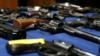Aproximativ 393.347.000 de arme sunt deținute de civilii americani. Anual, în țară, au loc peste 300 de atacuri armate