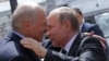 Президент Білорусі вітається із президентом Росії Володимиром Путіним. Мінськ, червень 2016 року