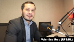 Ruslan Codreanu în studioul Europei Libere de la Chișinău