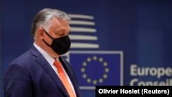 Premierul ungar Viktor Orban în prima zi a summitului UE de la Bruxelles, când a fost confruntat cu criticile multor lideri europeni pentru legea anti LGBTQQ, 24 iunie 2021.