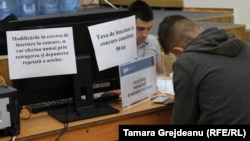 Examen la universitate, imagine generică