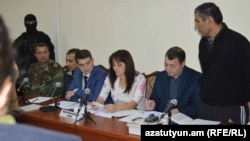 Դիլհամ Ասկերովը և Շախբազ Գուլիևը դատական նիստի ժամանակ, արխիվ
