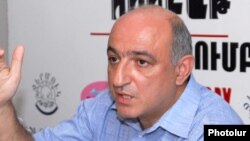 Երեւանի մամուլի ակումբի նախագահ Բորիս Նավասարդյան
