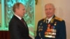 Президентът Путин поздравява Дмитрий Язов с 90-ата му годишнина.