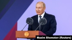 Владимир Путин. Архивдик сүрөт.