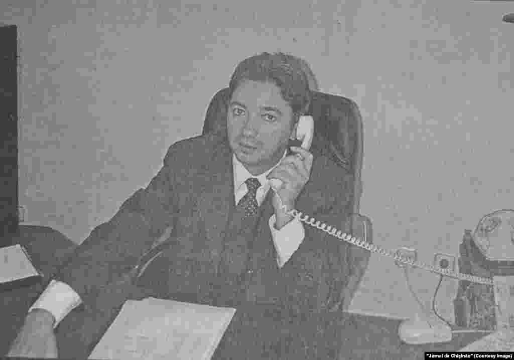 "Jurnal de Chişinău", 24 august 2001, Viorel Ţopa, fostul preşedinte al Băncii de Economii, proaspăt demis din funcţie