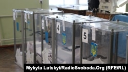 Politicienii, mereu cu ochii la voturi