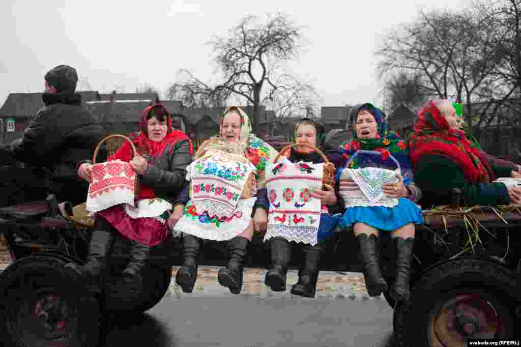 Femei celebrând primăvara cu un ritual vechi într-un sat din Belarus, 10 martie 2019