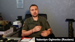 «Наразі ворог намагається накопичити запаси й тримати їх в готовності для того, щоб спробувати зірвати контрнаступ ЗСУ, однак правда в тому, що вони звели свої запаси майже до нуля», – Кирило Буданов