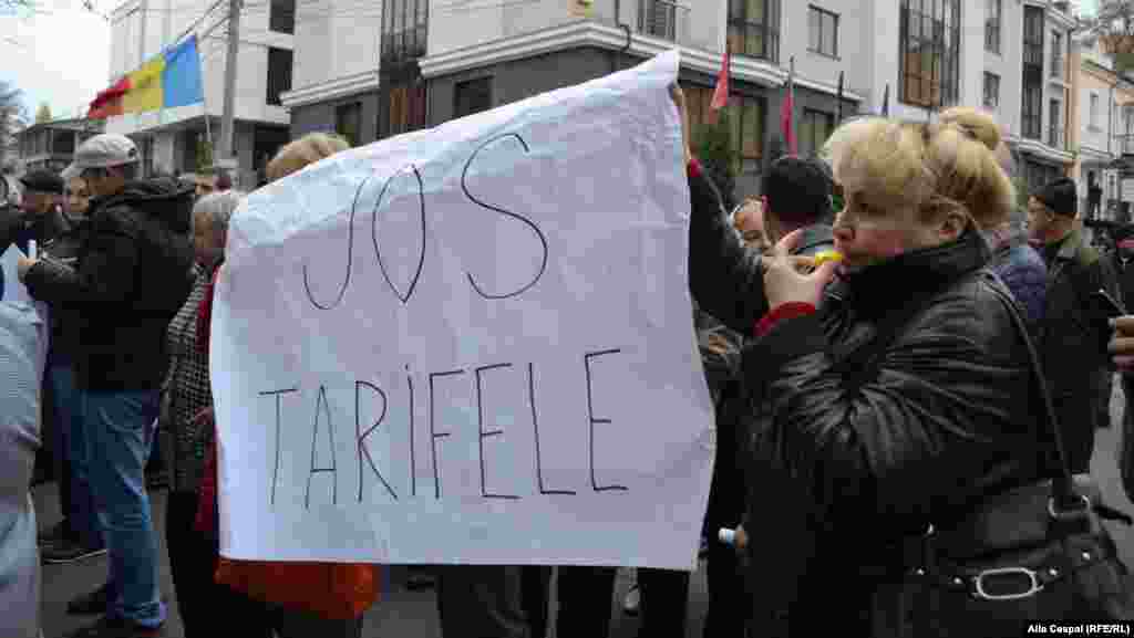 10 noiembrie 2015. Demonstraţie la sediul Agenției Naționale pentru Reglementări în Energetică 
