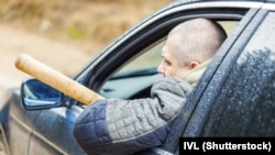 Legislația din România nu prevedea conducerea agresivă și, din acest motiv, sancționarea unor astfel de incidente în trafic era foarte greu de pedepsit. 