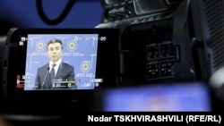 Особенно актуальным этот вопрос стал после того, как абсолютное большинство грузинских кабельных операторов отказалось включить в свой пакет принадлежащую оппозиционеру Бидзине Иванишвили телекомпанию «9 канал»