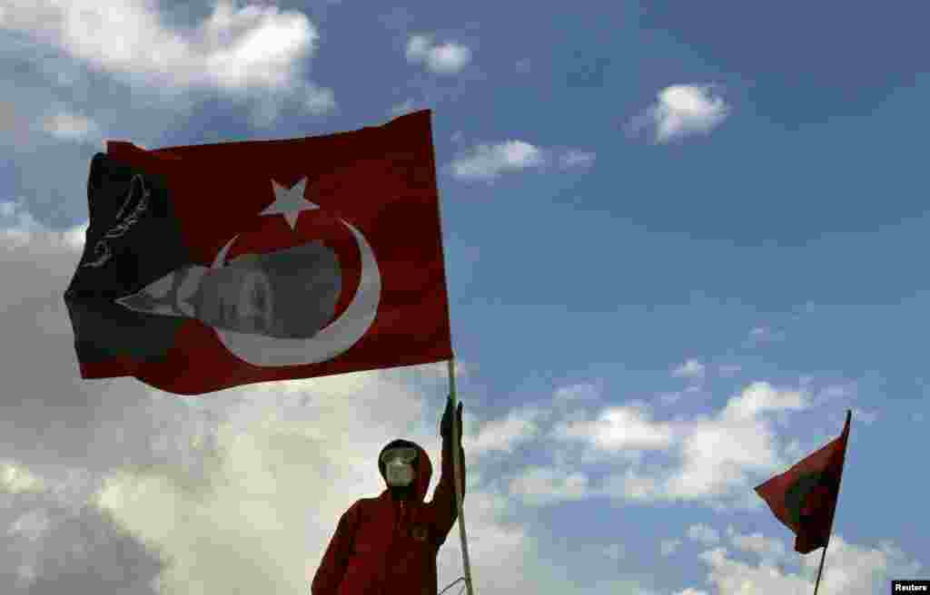 Trg Taksim, Istanbul, 12. juni 2013. Foto: REUTERS / Yannis Behrakis