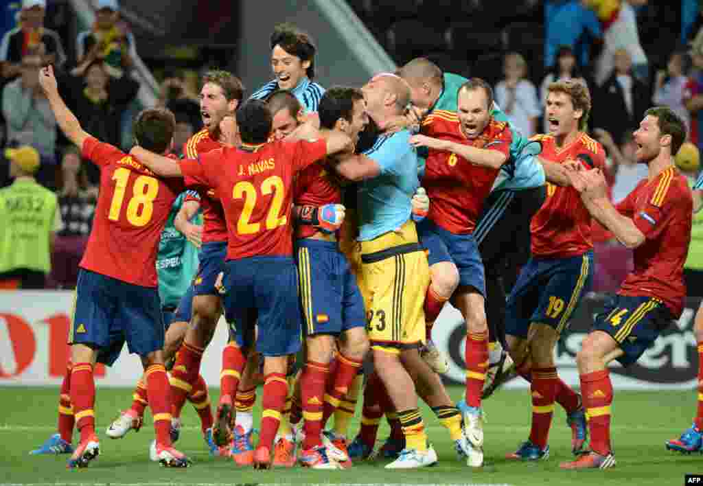 Ukrajina - Radost španskih reprezentativaca nakon dobijene utakmice nad ekipom Portugala, Donetsk, 27. juni 2012.